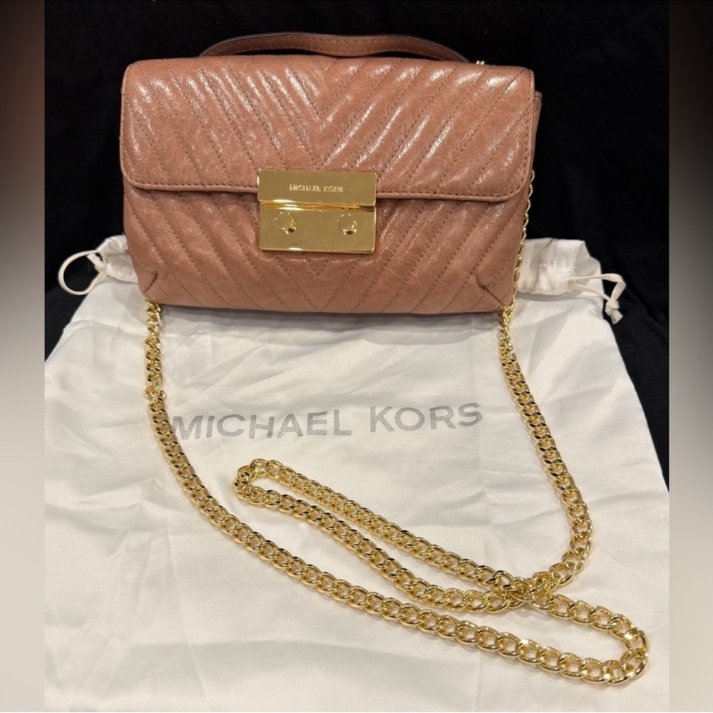 MICHAEL KORS SLOAN (30F5GSLM1L)
DUSTY ROSE QUILTED CROSSBODY BAG